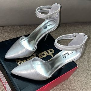Silver Closed Tor High Heels.